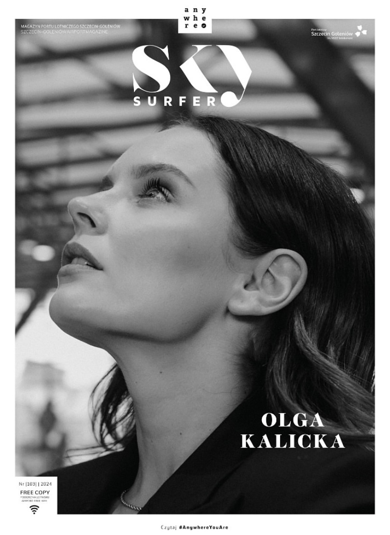 kobieta w żółtej kurtce